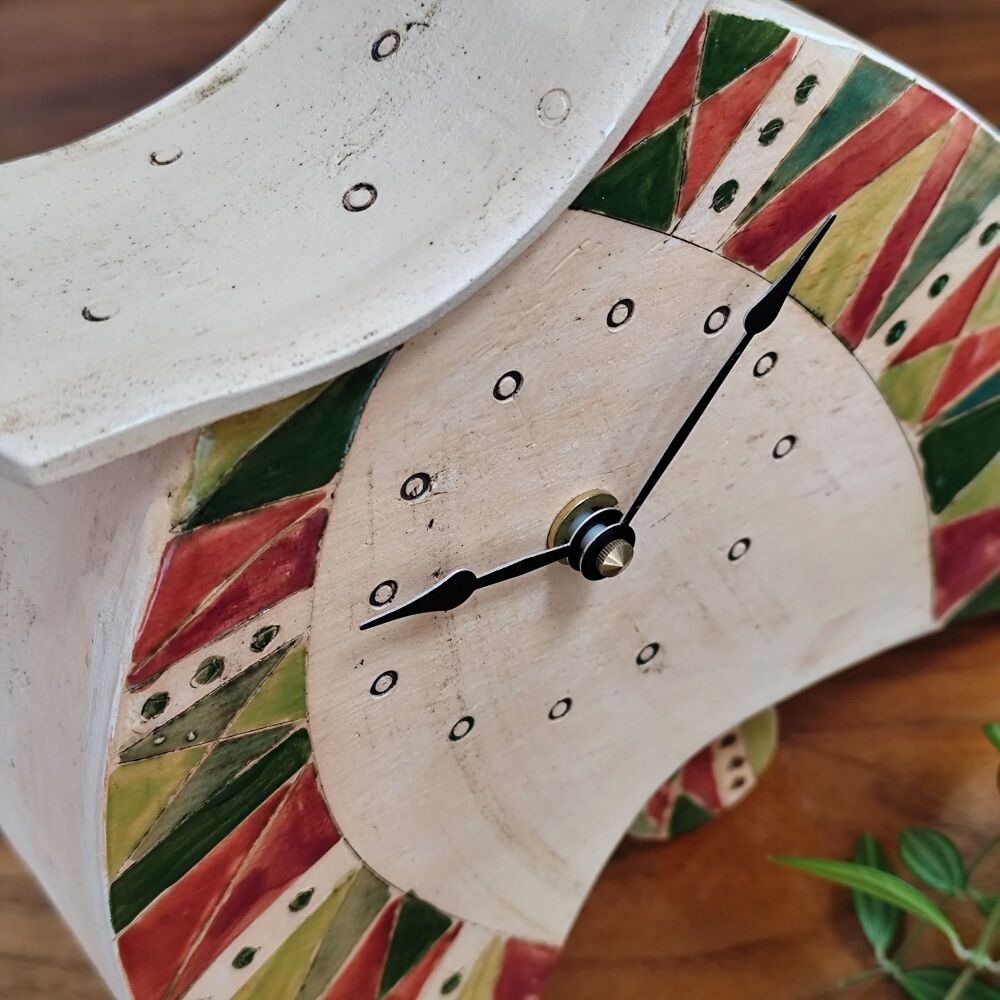 Ceramic clock with pendulum - Mantel "Green and red triangles Design"
