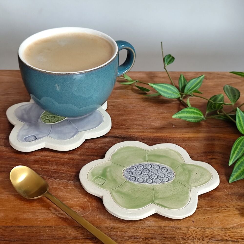 Coaster "Daisy Shaped Ceramic" Purpel And Green