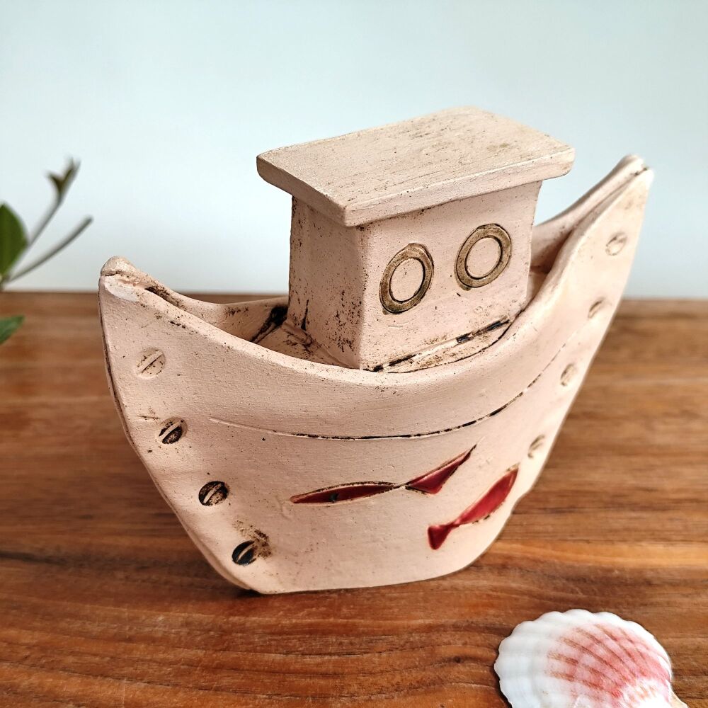 Small boat with brown details