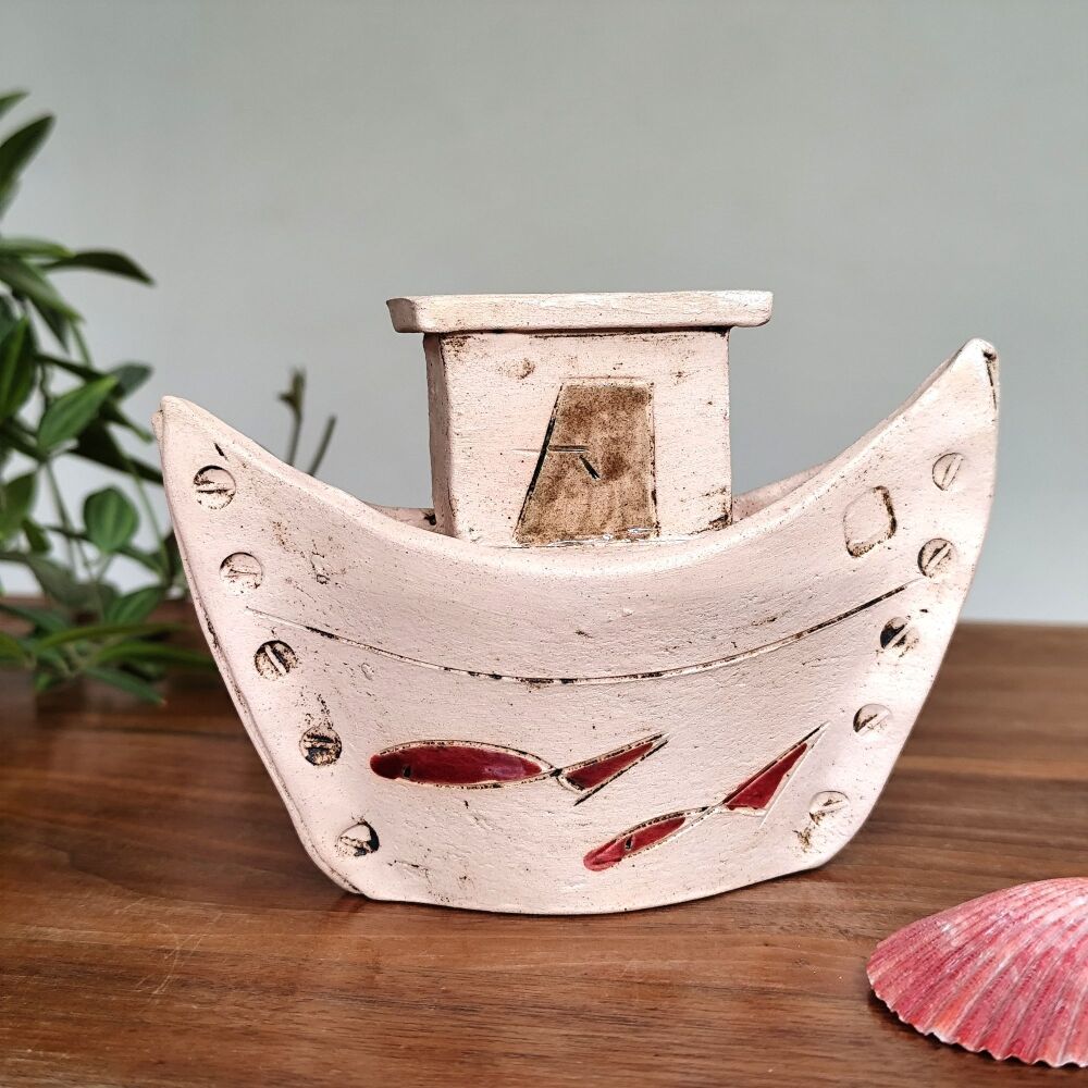 Small boat with brown details