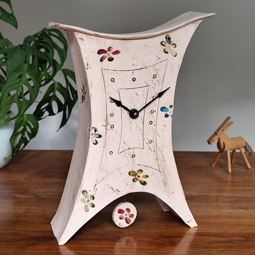 Ceramic mantel clock - Large with pendulum "Flowers"