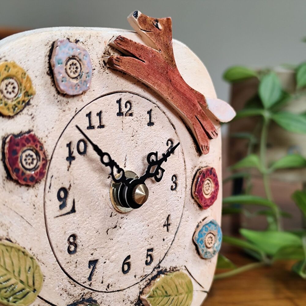 Ceramic clock pebble feet "Fox, meadow, leaves"