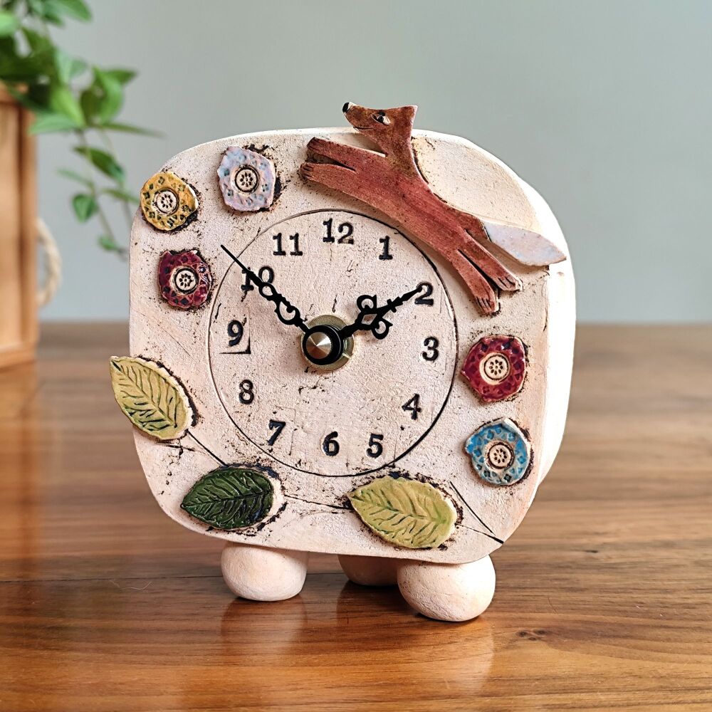 Ceramic clock pebble feet "Fox, meadow, leaves"