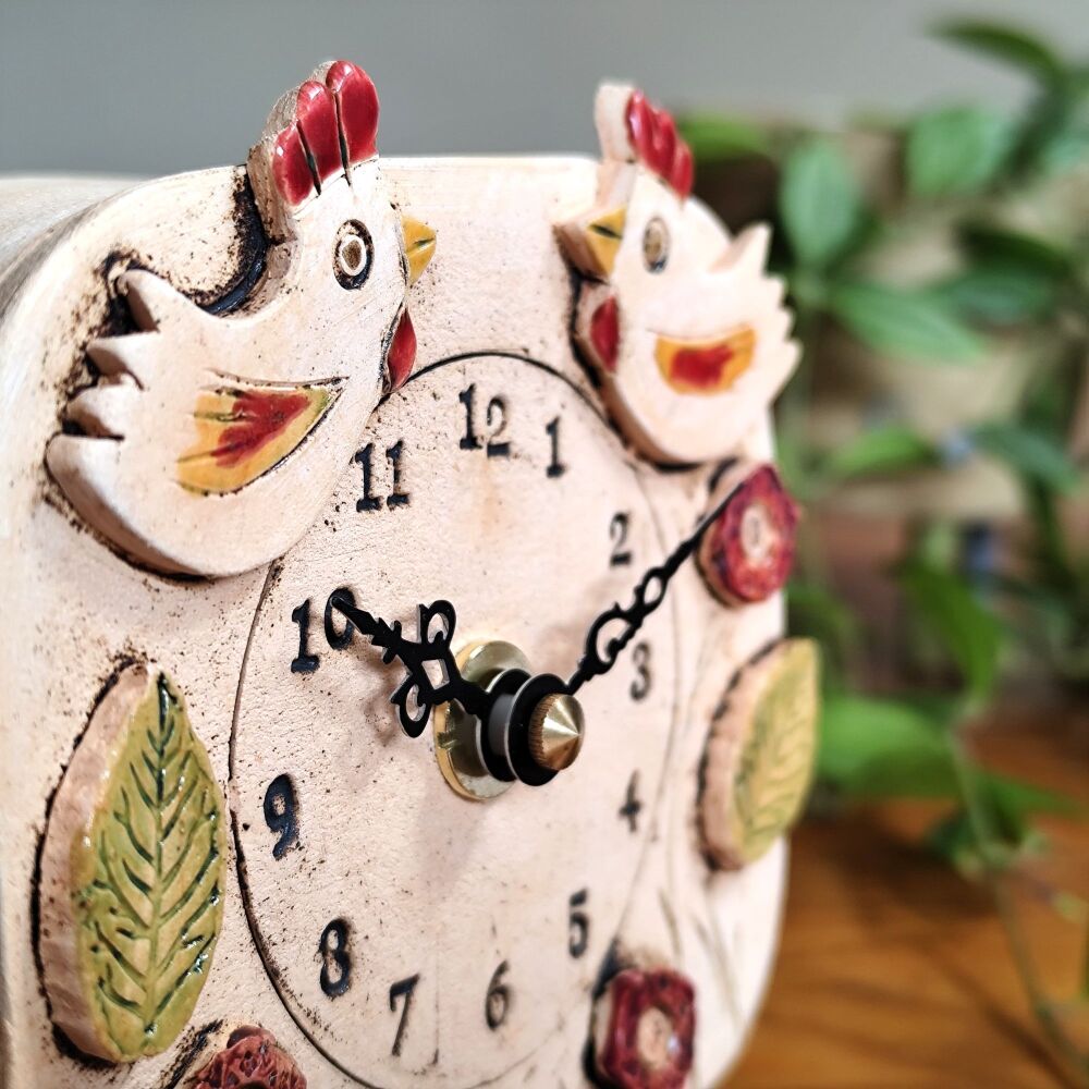Ceramic clock pebble feet "Chicken, flowers, leaves"