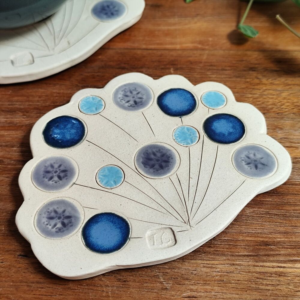 Coaster "Cow Parsley  Wildflower Shaped" Blue Details