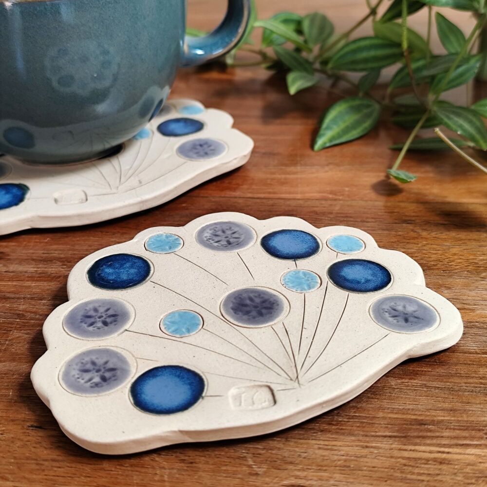 Coaster "Cow Parsley  Wildflower Shaped" Blue Details
