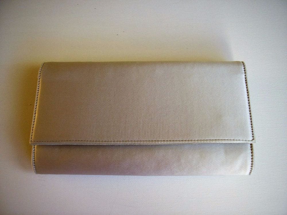 Gina London occasions silk small clutch bag palest lilac.