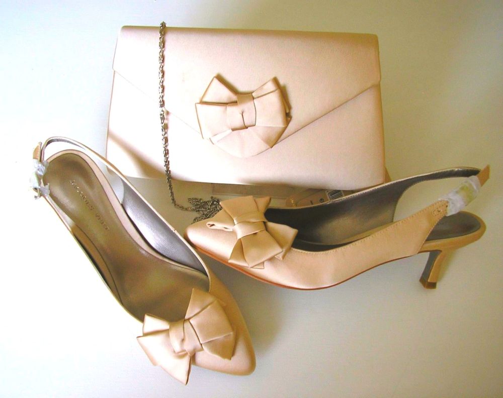 Jacques Vert shoes bow feature matching clutch bag. blush satin size 4 
