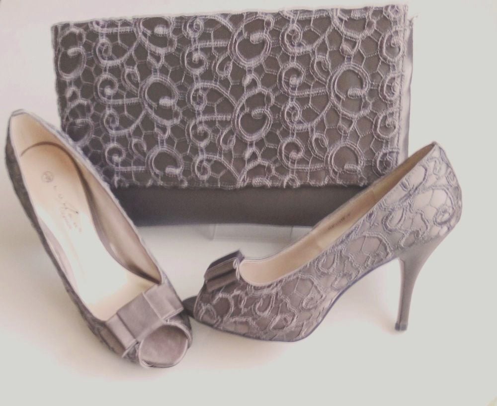 Lunar shoes matching bag in Taupe with 