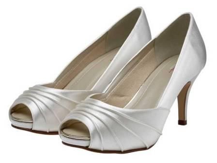 closed toe block heel mules