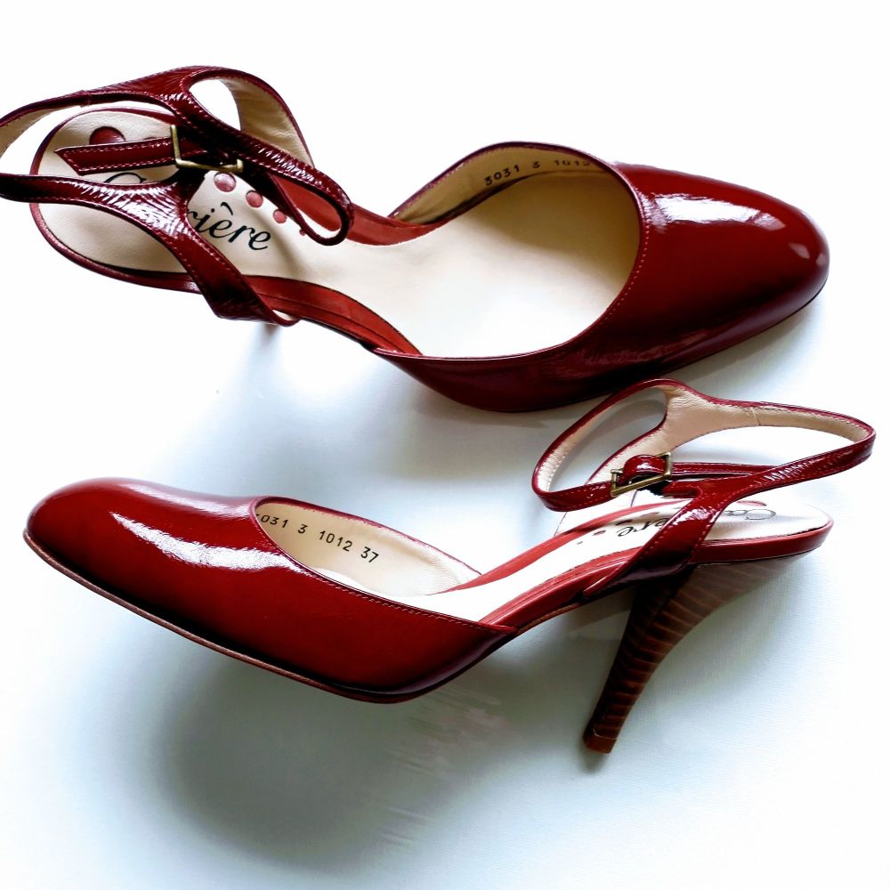 Carriere Italian designer ruby red patent designer occasions shoes size 4.
