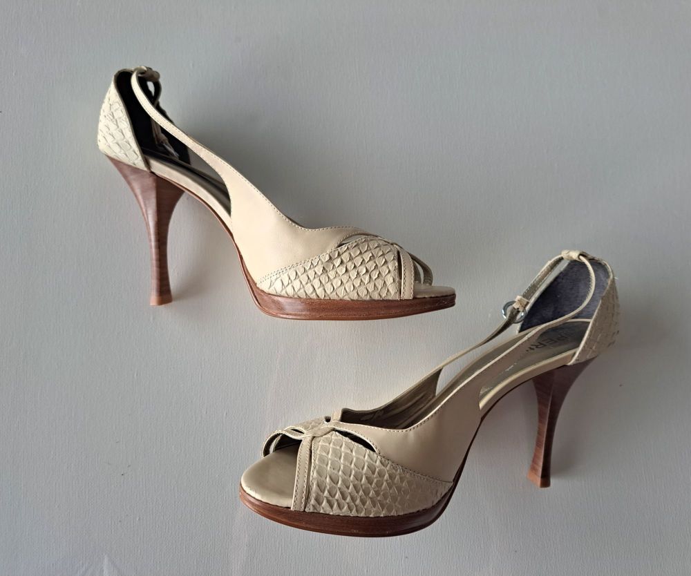 PERtu designer shoes cream leather peeptoe heels  size7 