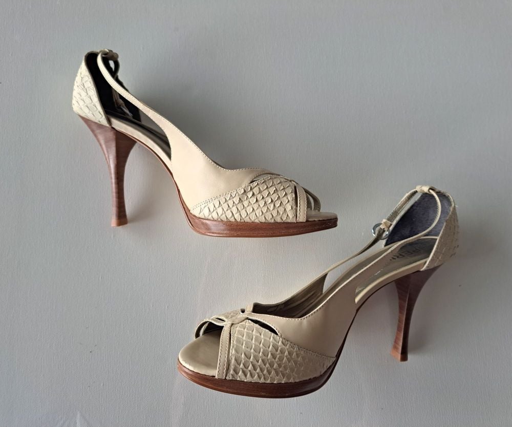 PERtu designer shoes cream leather peep toe heels  size7