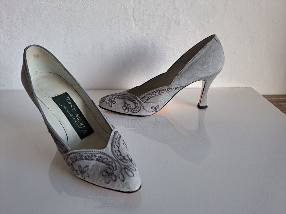 Tony Molla Designer shoes silver grey suede heels.size3