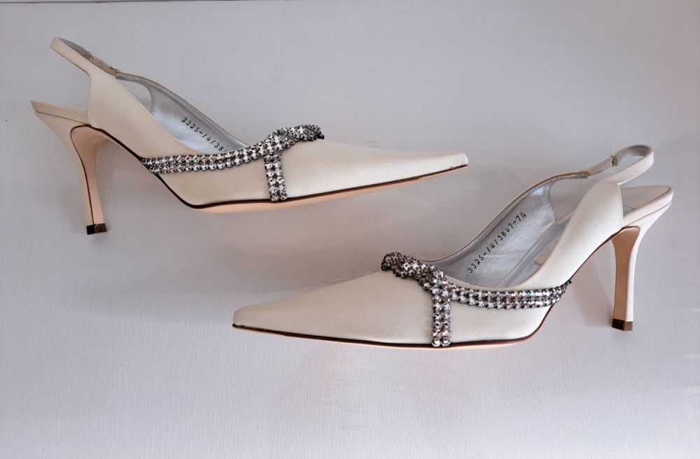 Gina London wedding shoes Ivory with crystals Eva size 6.5 to 7