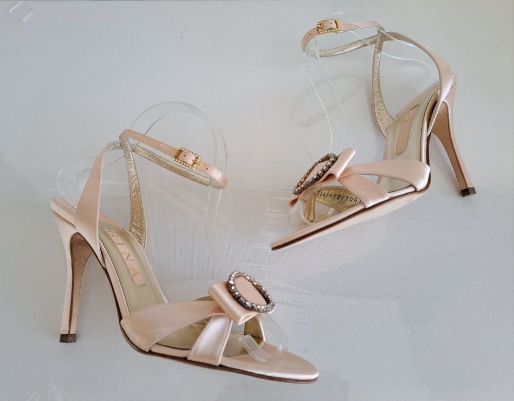 Gina designer shoes peep toe peachy pink crystals size 5.5 to 6