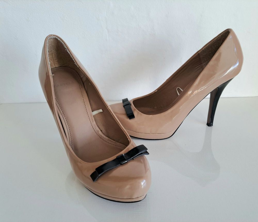 Carvela Nude Patent Shoe, Size 6 -7