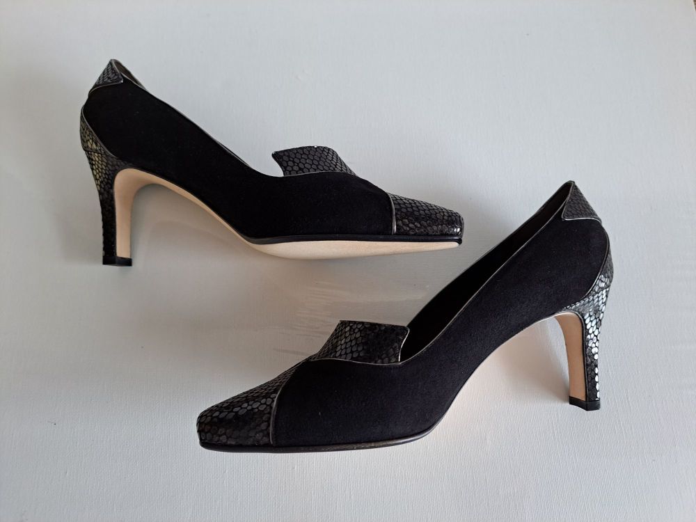 Gina London designer shoes black suede black snake skin size 4.5