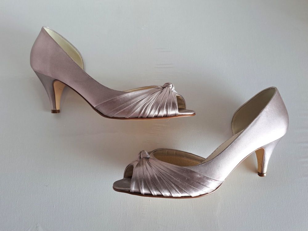 Rainbow Club Pale Taupe Satin Designer Occasion Shoes size 6