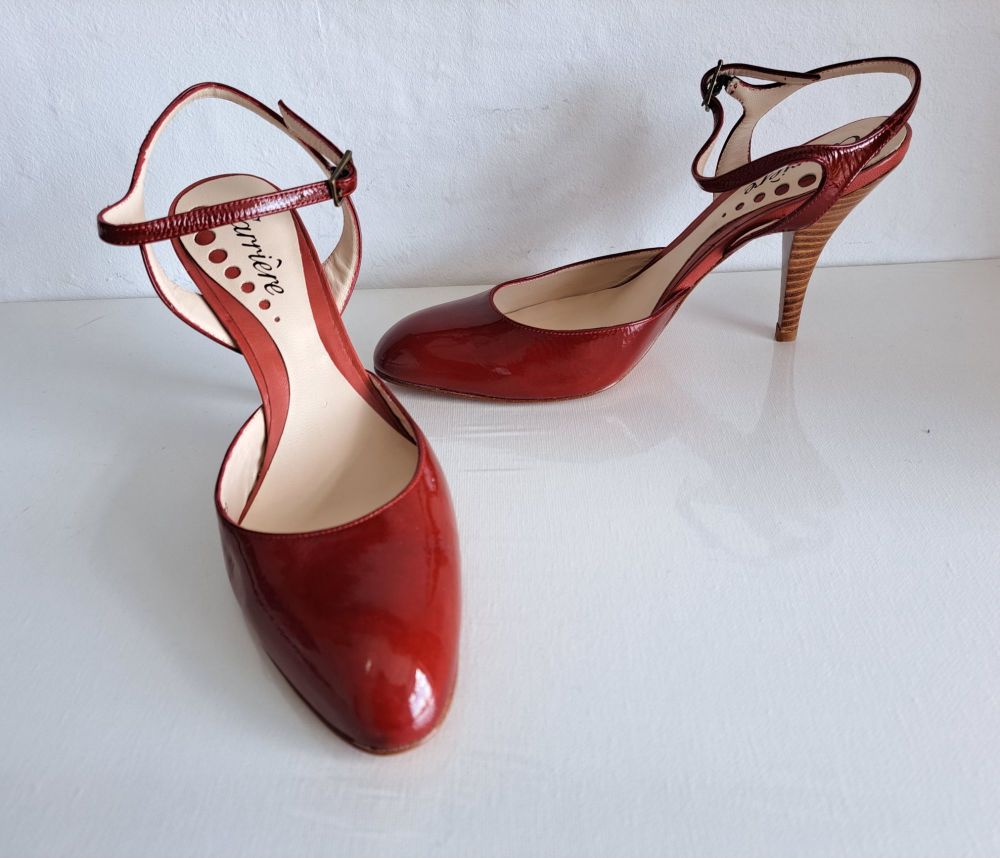  Carriere Italian designer ruby red patent shoe size 5.