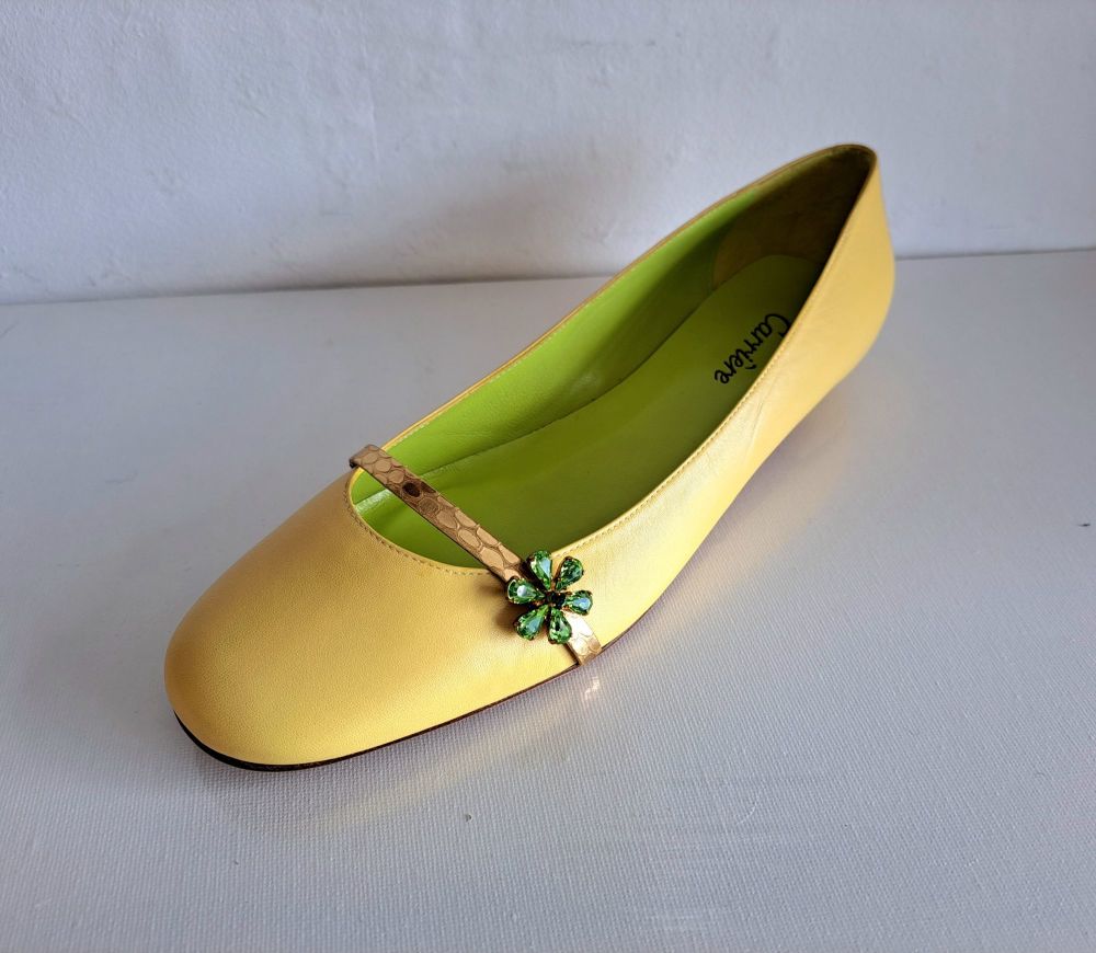 Carriere designer shoes yellow flats pumps crystals size 7