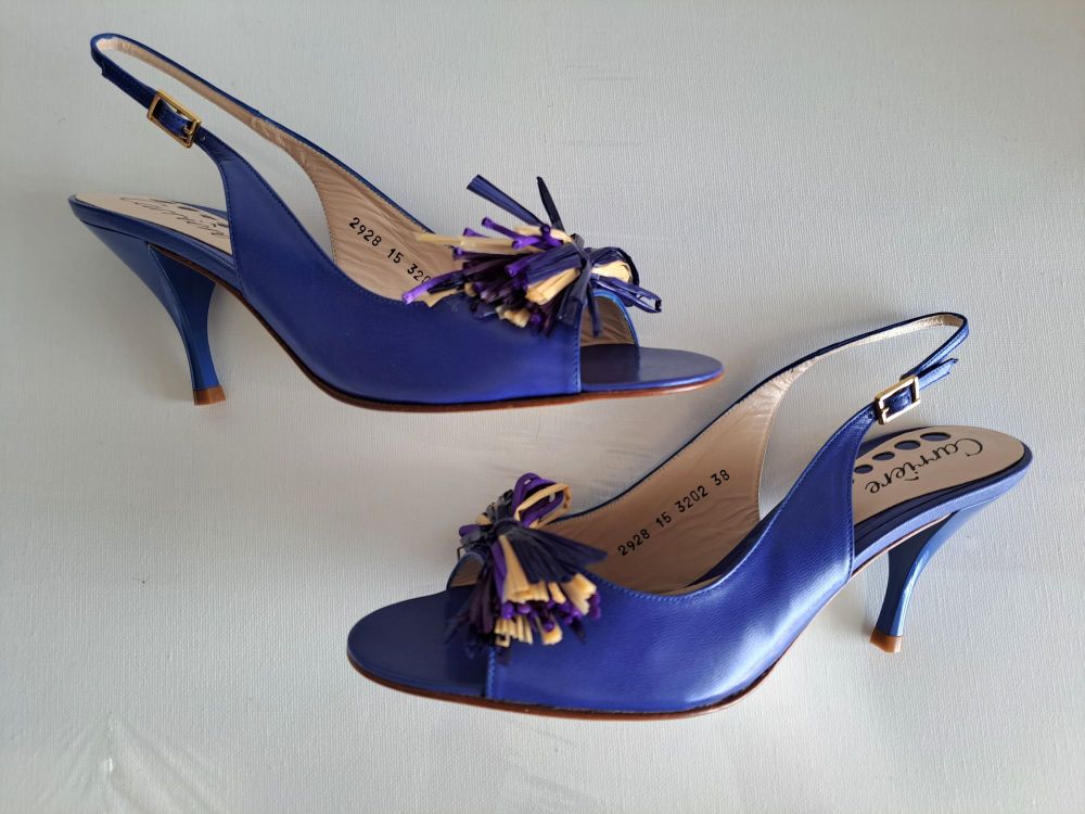 Carriere designer peep toe shoes blue kid size 5 new