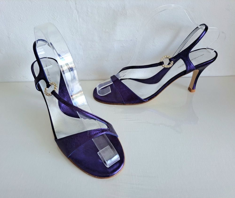 Lisa Kay Purple Suede Crystal Brooch Sandals Size 6