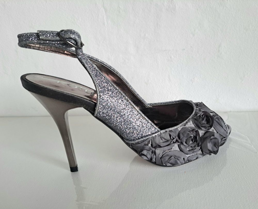 Lotus Grey and Silver Floral Satin Slingback Peep Toe Shoes Size 5
