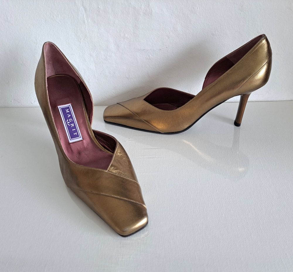 Magrit designer shoes dark gold courts size 3 new