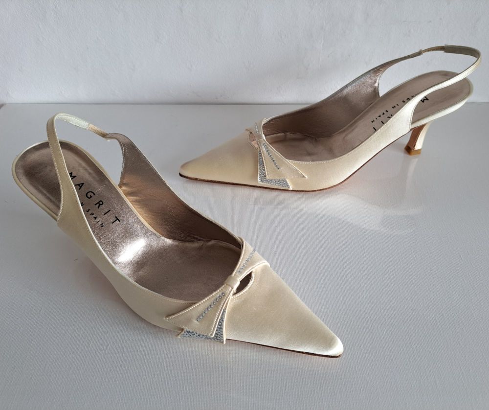Magrit bridal designer shoes ivory satin swarovski crystals size 6.5