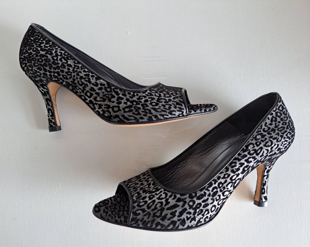 Sabrina Chic Black/Grey Peep Toe Shoes size 4