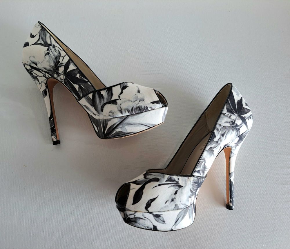 Karen Millen shoes peep toe whites greys floral butterfly size 5