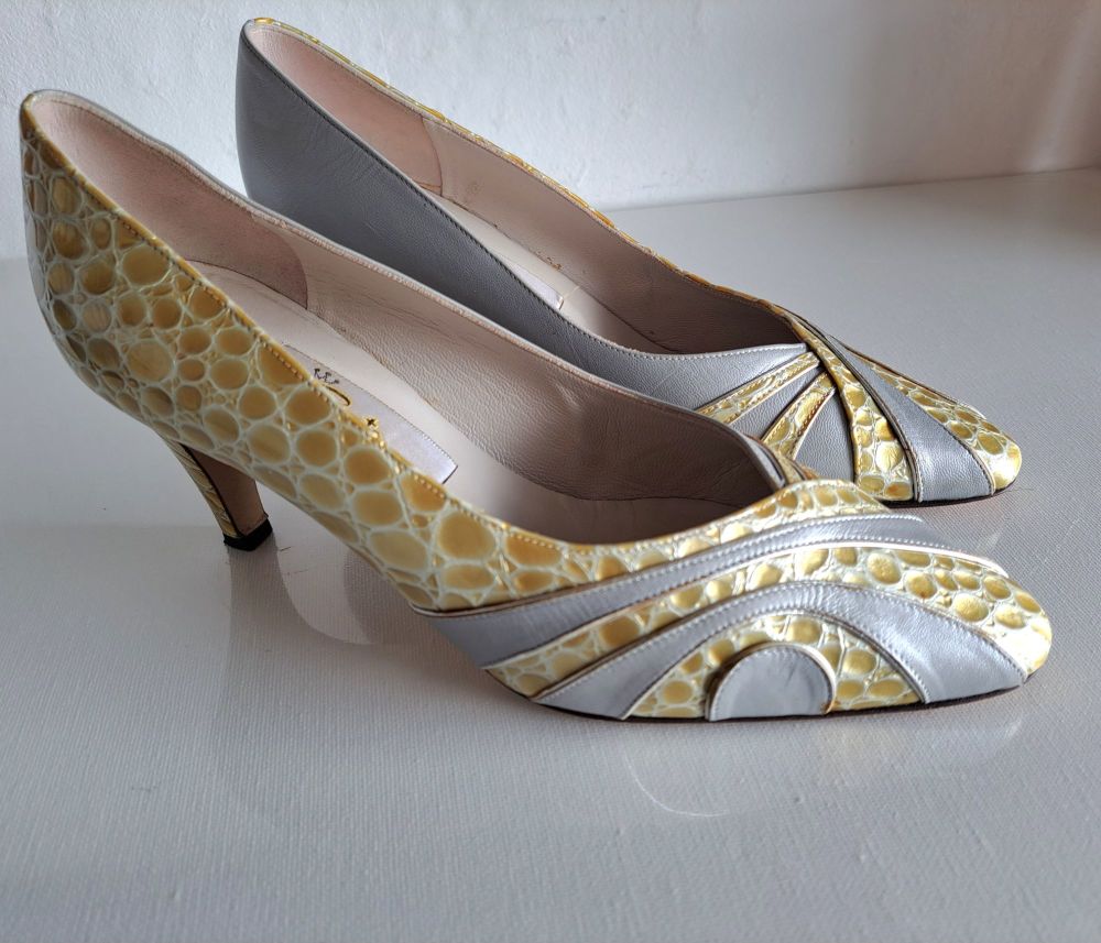  Renata  shoes  grey with gold/ivory inserts size 6 vintage