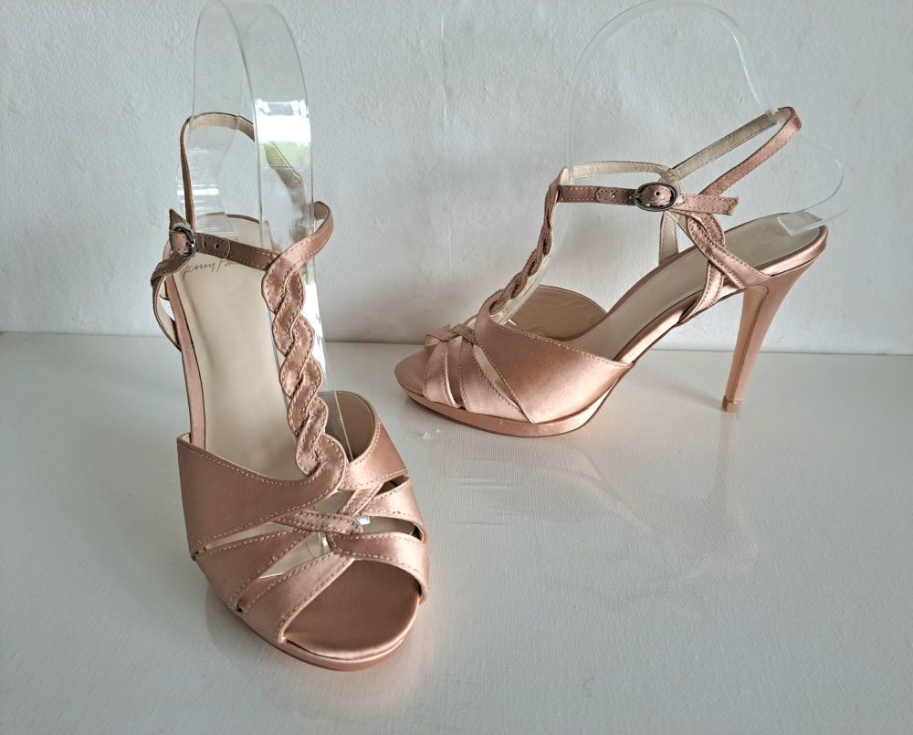 Jenny Packham Blush Pink Satin Sandals Size 4 - NEW