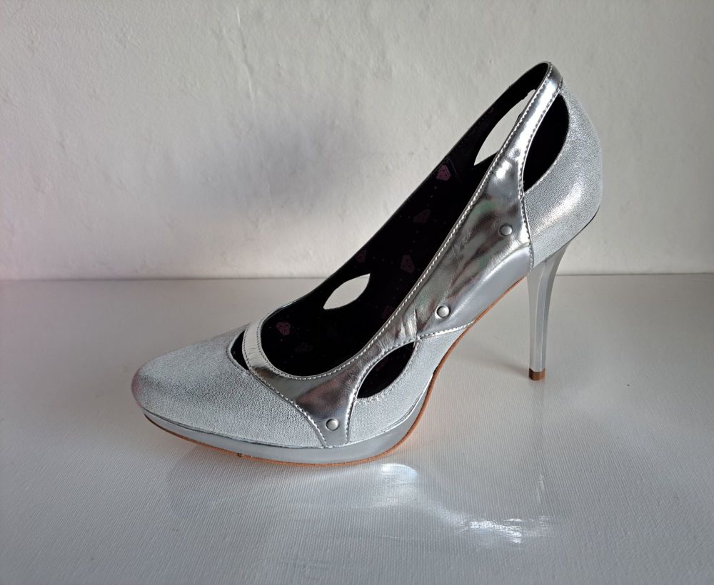 Fornarina Silver Stiletto Shoes size 5 - NEW