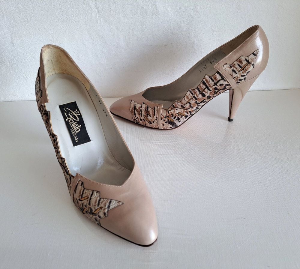 Renata shoes Taupe with animal print size 6.5