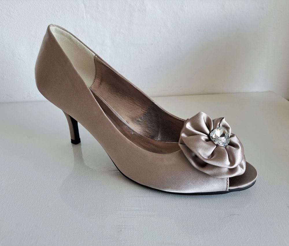 Wholesale Wedding Heels | Ankle Strap Low Shoes | De Blossom Footwear –  BLOSSOM FOOTWEAR