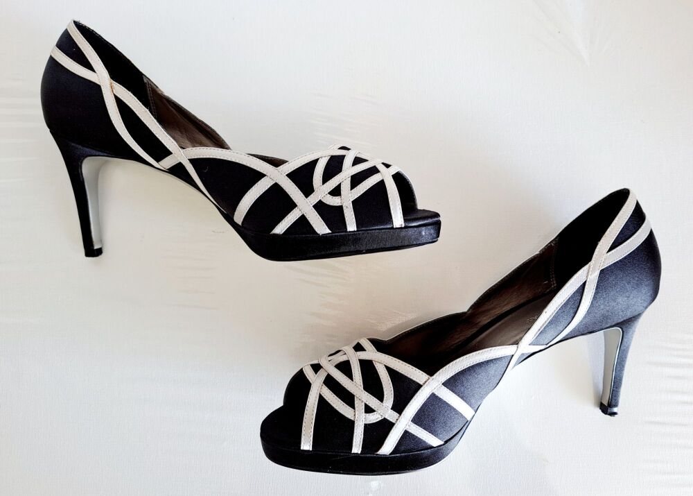 Jacques Vert Black/Cream Shoes, size 7