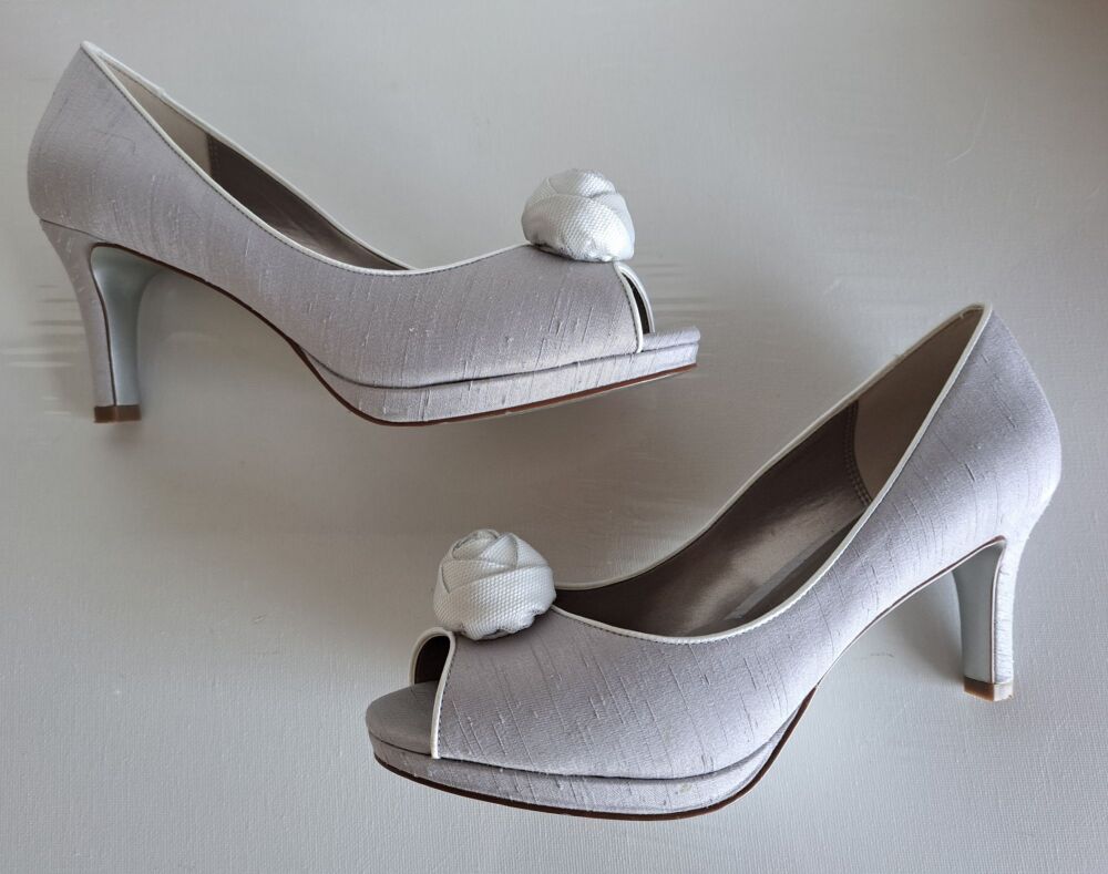 Jacques Vert Silver/Gray Shoes Size 6