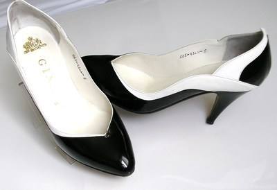 Gina London court shoes.black patent 