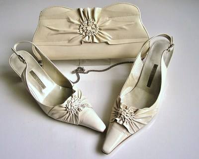 Gino Vaello cream patent designer shoes matching bag size  7  pre loved
