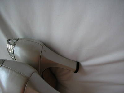 Gina silver grey heel imperfection size 3
