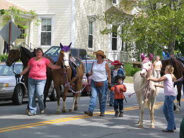 Group Walking mem Parade 08