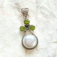 Peridot pearl silver pendant