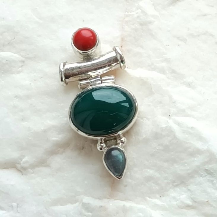 Green Onyx Labradorite Gemstone Pendant