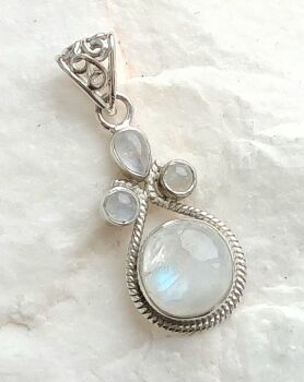 Crystal silver moonstone pendant