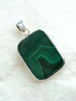 Marvellous green malachite gemstone pendant