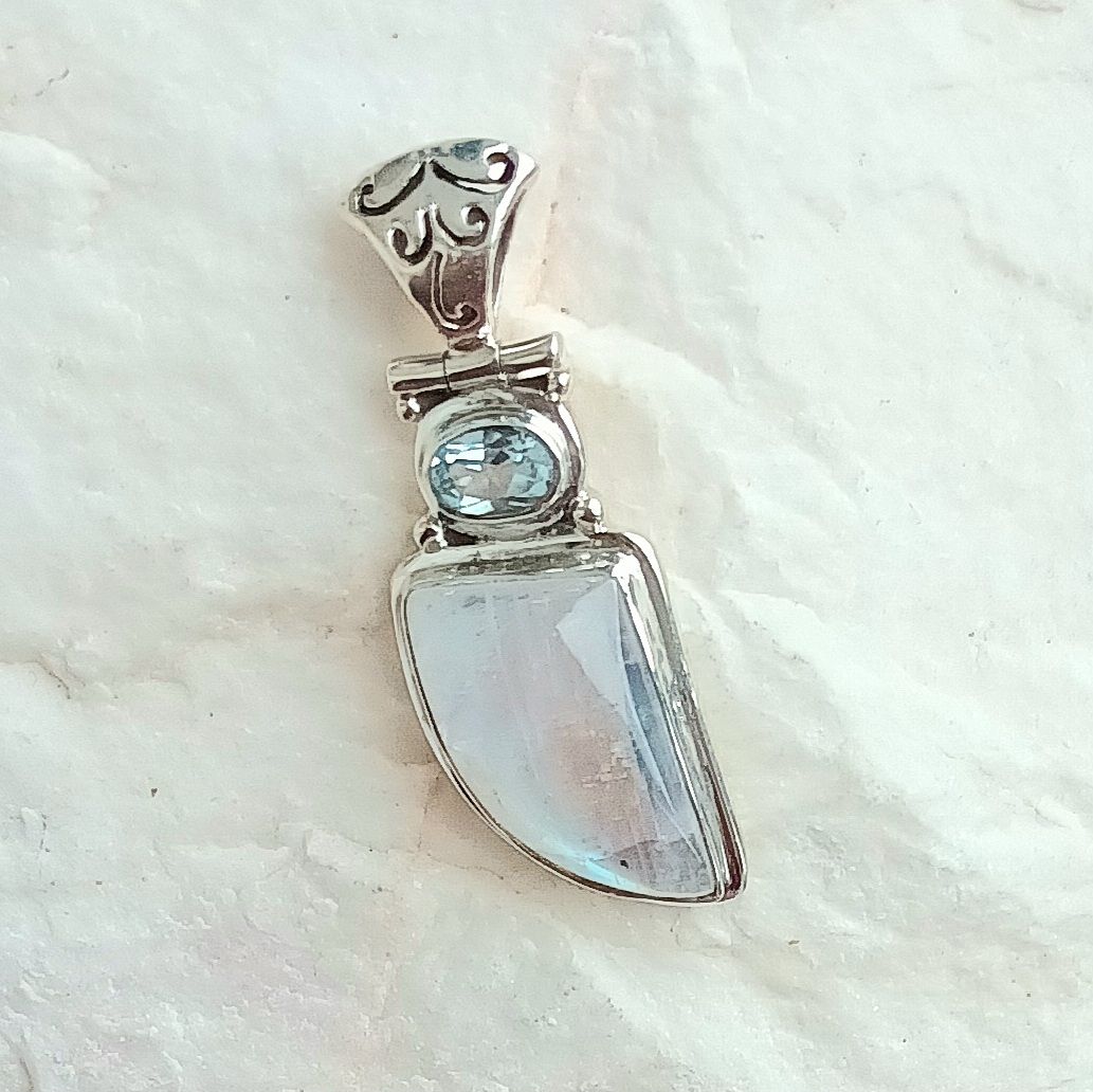 Moonstone Stylish Sterling Silver Gemstone Pendant