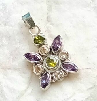 Crystal peridot silver pendant