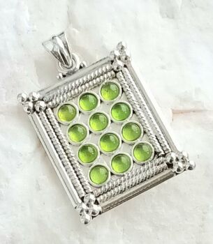 Peridot quartz gemstone jewellery pendant